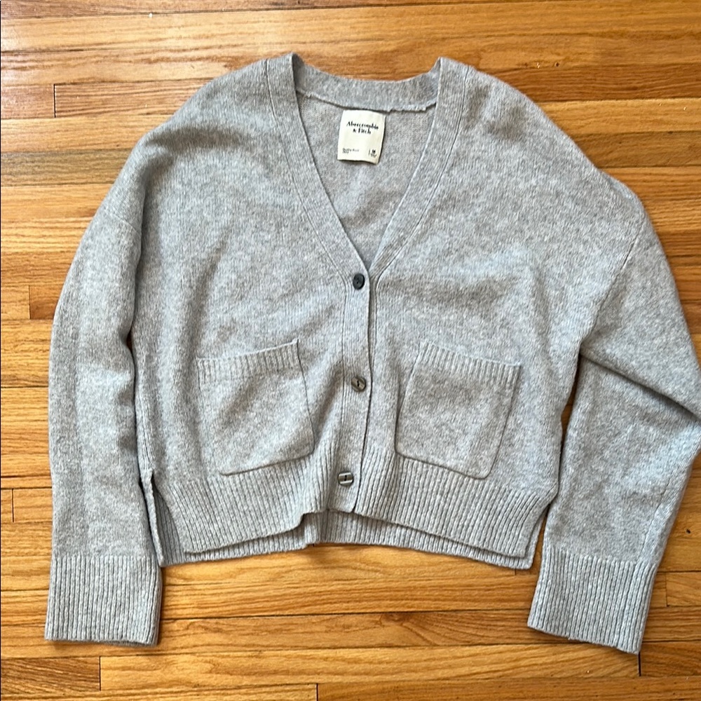 Abercrombie & Fitch Gray Cardigan Sweater V-Neck Cropped